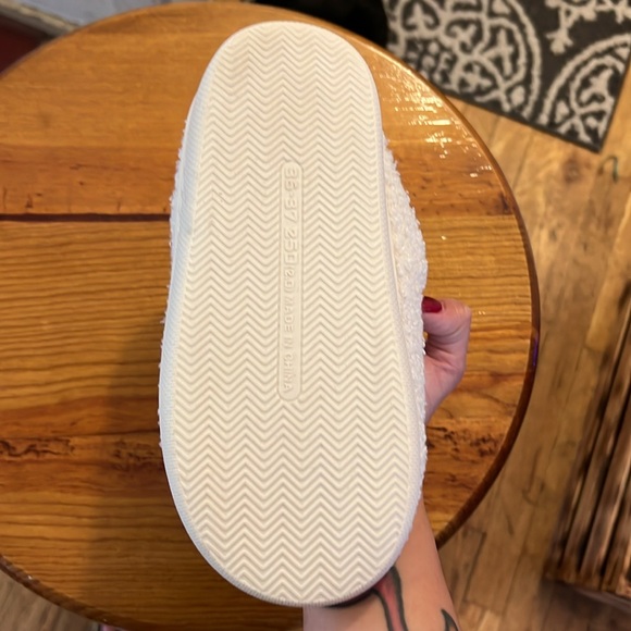 Taylor Swift Style Slippers (NWOT) Size 6 - Picture 4 of 5